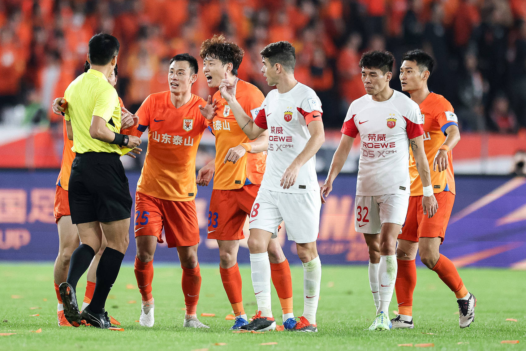 Yabo-迎难而上,中超球队决意夺冠,冲向巅峰的是谁